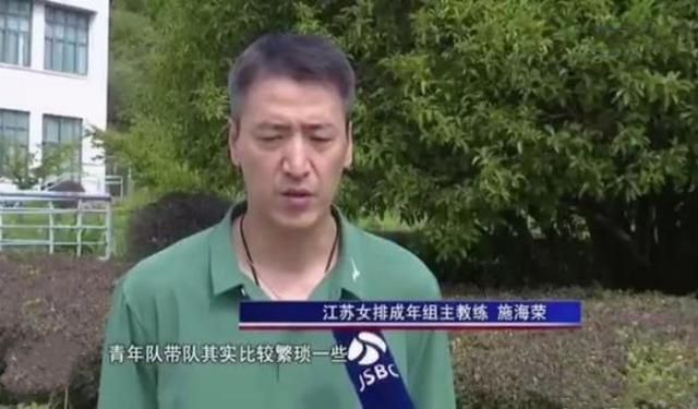 蜡像馆特邀制作团队从英国赶来,为孙俪完成200道工序的全身测量工作 孙俪抱流浪狗拍时尚大片 大秀美背流露迷人风采 2016-09-08 近日,孙俪拍摄了一组时尚大片,暖色系妆容搭配娇柔短发,暖心治愈力十足。
